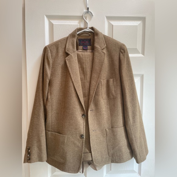 Ralph Lauren Wool Blazer :says Large but realistically it’s more like a 10/12. - Picture 4 of 10